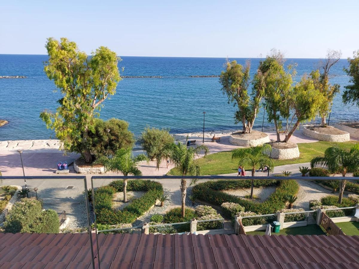 Galatex Beachfront 1St Line Sea View Suites - Best Location Peaceful Green Place Limassol Exterior photo