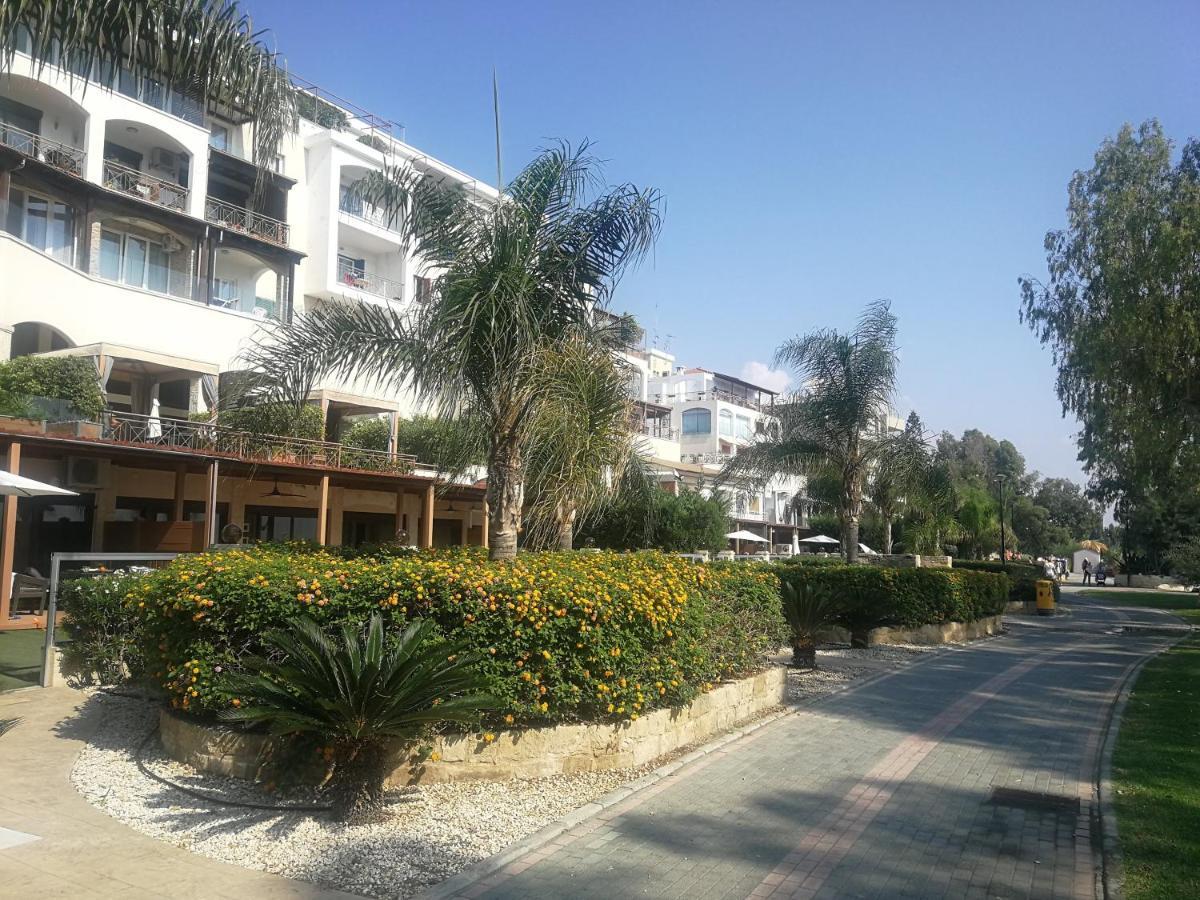 Galatex Beachfront 1St Line Sea View Suites - Best Location Peaceful Green Place Limassol Exterior photo